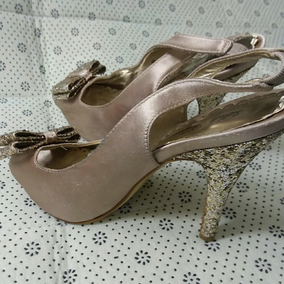 Lulu Townsend Sparkling Champagne Bow Heels 6.5 - Picture 3 of 8